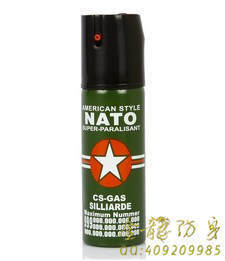 女孩兒戶(hù)外自衛(wèi)電警棒